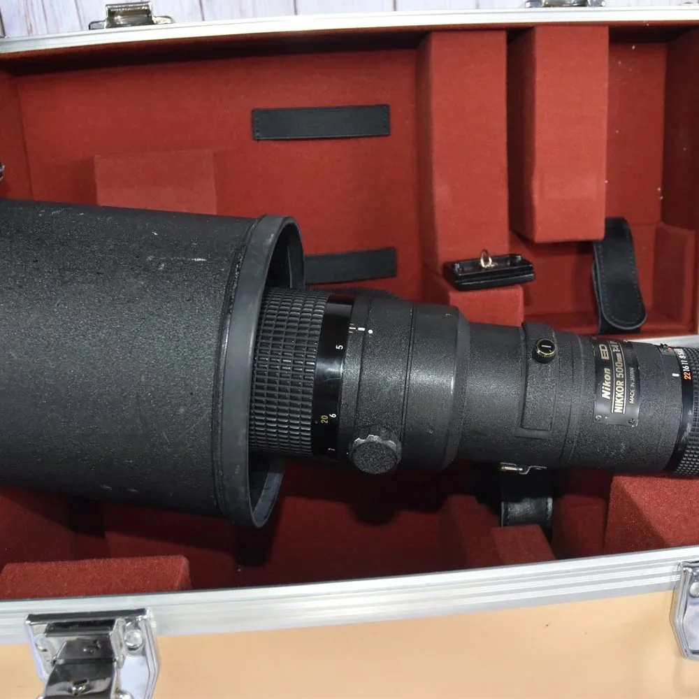 Nikon ED 1:4 P 500 mm telephoto lens mint condition barely used.